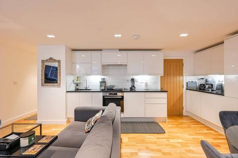 2 bedroom flat to rent, 4 Woolwich Manor Way,, Gallions Reach, London, E16