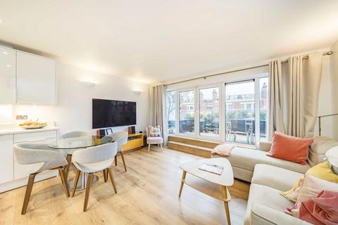 2 bedroom flat for sale, Lurline Gardens, London SW11