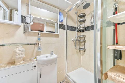 Studio to rent, Queensway, Queensway, London, W2