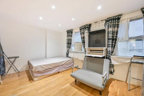 Studio to rent, Queensway, Queensway, London, W2