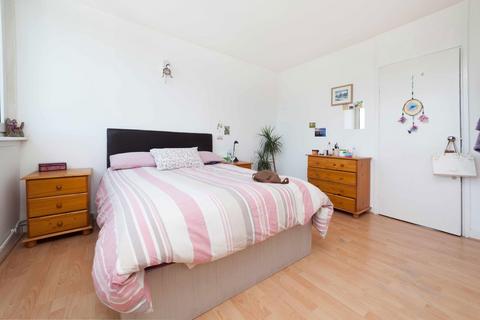 3 bedroom flat for sale, Tawny Way, London SE16