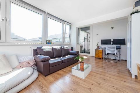3 bedroom flat for sale, Tawny Way, London SE16