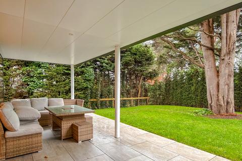 3 bedroom apartment to rent, Bessborough Road, Canford Cliffs , Poole
