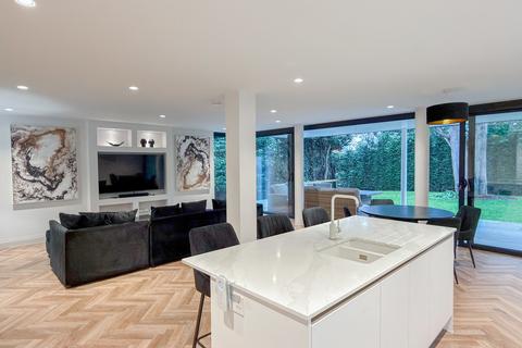 3 bedroom apartment to rent, Bessborough Road, Canford Cliffs , Poole