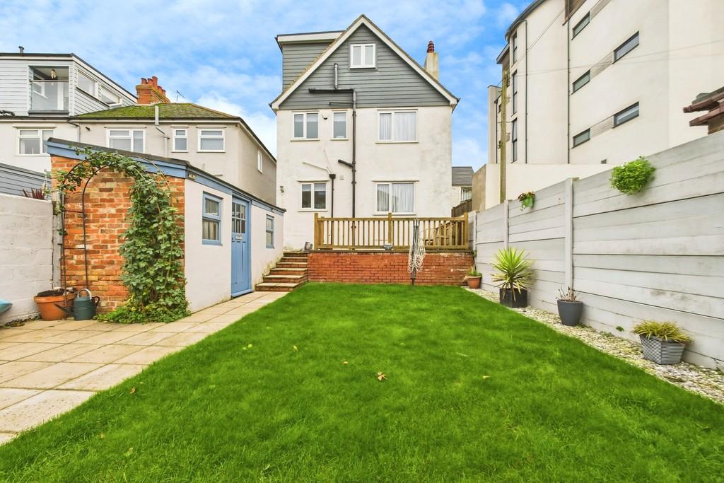 Feaab2c4-CAM01085 G0-PR0655-STILL026