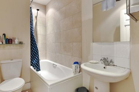 2 bedroom property to rent, Rosendale Road, London, SE21