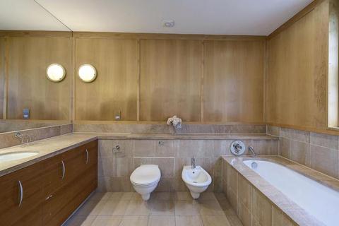 3 bedroom apartment to rent, Gloucester Square, London W2