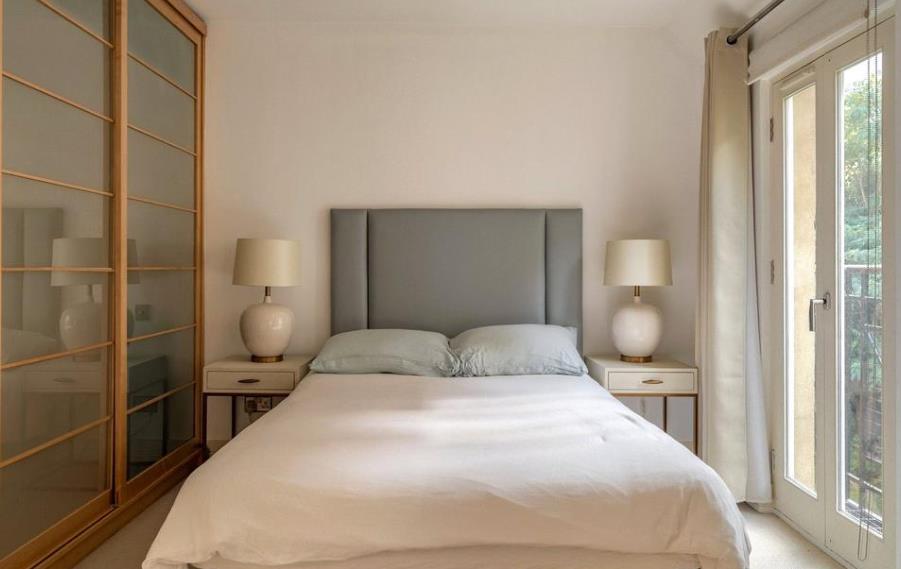 4 - 19 hyde park square 5 09.10.png