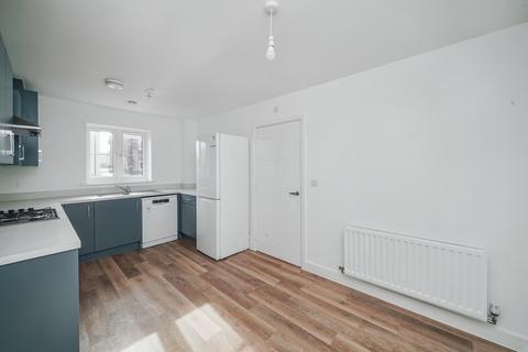 4 bedroom townhouse to rent, Rowland Way, Exeter