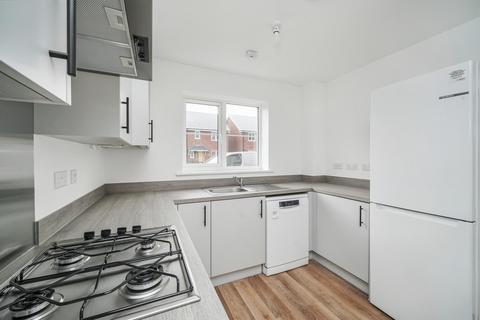 4 bedroom townhouse to rent, Rowland Way, Exeter