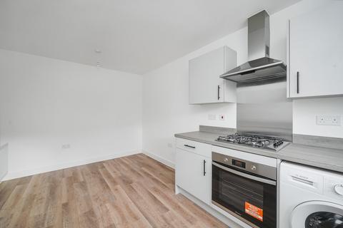 4 bedroom townhouse to rent, Rowland Way, Exeter