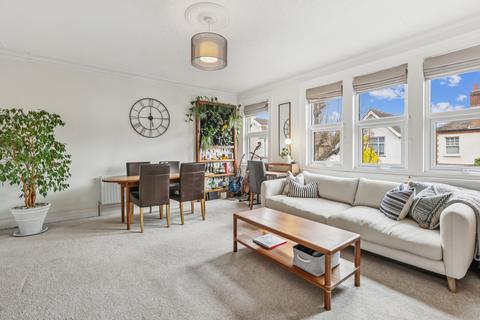 2 bedroom duplex for sale, Balfour Avenue, Hanwell ,London, W7