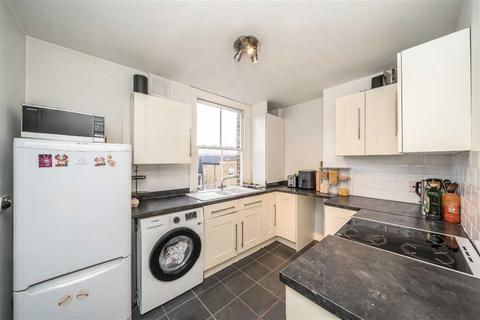 2 bedroom flat to rent, Battersea Park Road, London SW11