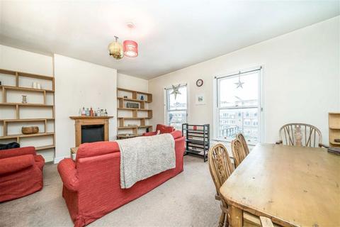 2 bedroom flat to rent, Battersea Park Road, London SW11