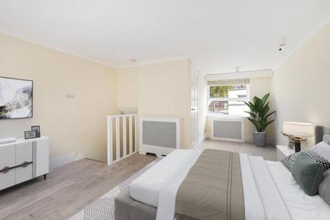 3 bedroom mews to rent, Southwick Mews, London W2