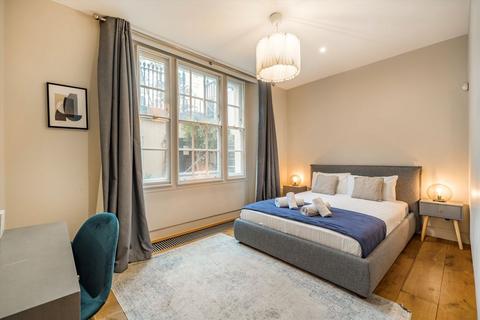 3 bedroom flat to rent, Queen's Gate Mews, London SW7