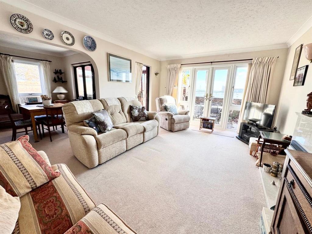 Lounge / dining room