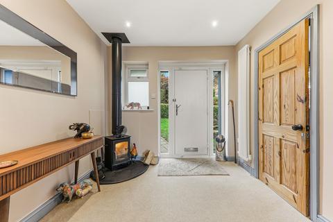5 bedroom detached house for sale, Larkhill Close, Cleckheaton