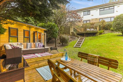5 bedroom detached house for sale, Larkhill Close, Cleckheaton