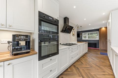 5 bedroom detached house for sale, Larkhill Close, Cleckheaton