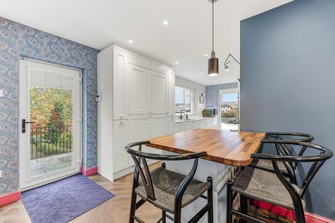 5 bedroom detached house for sale, Larkhill Close, Cleckheaton