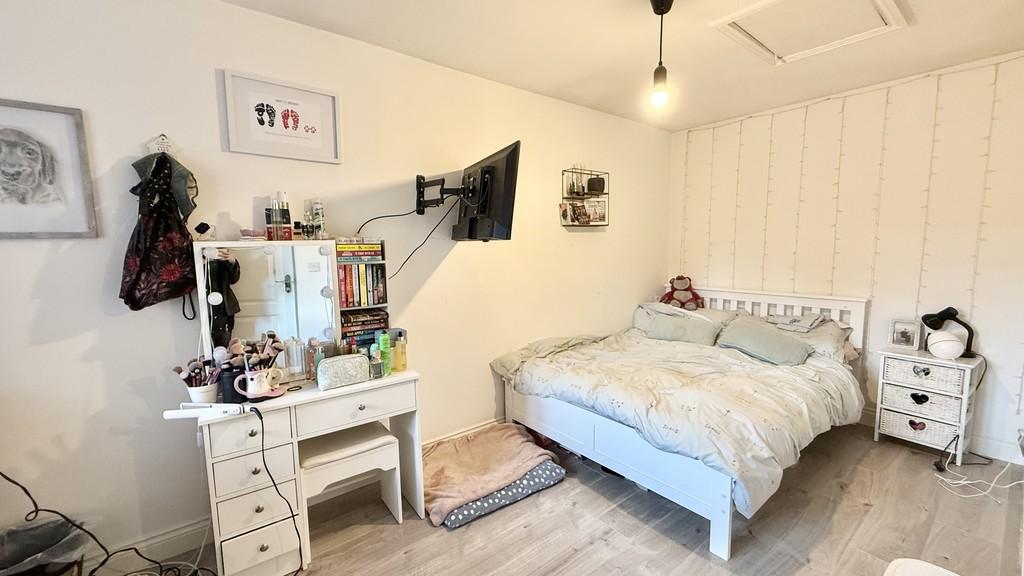 Reception/bedroom