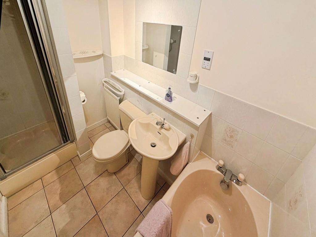 Bath/Shower Room