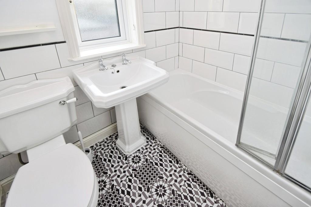 4867c6bb-Bathroom