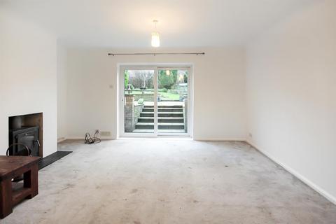 3 bedroom semi-detached house to rent, Heath Hill Avenue, Bevendean, Brighton