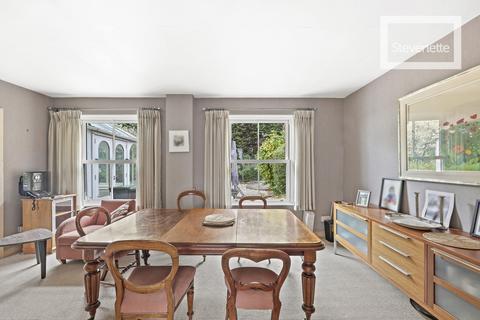 4 bedroom detached house for sale, Ambleside, Epping