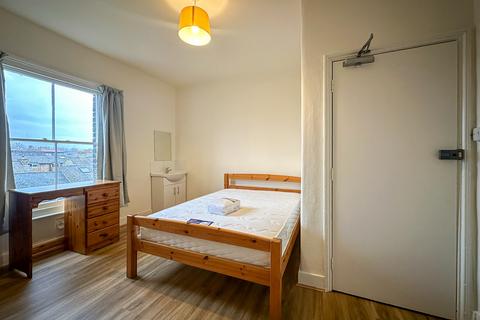 1 bedroom in a house share to rent, Bateman Street, Cambridge CB2