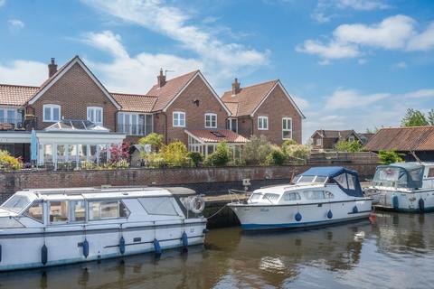 4 bedroom link detached house for sale, River View, Beccles