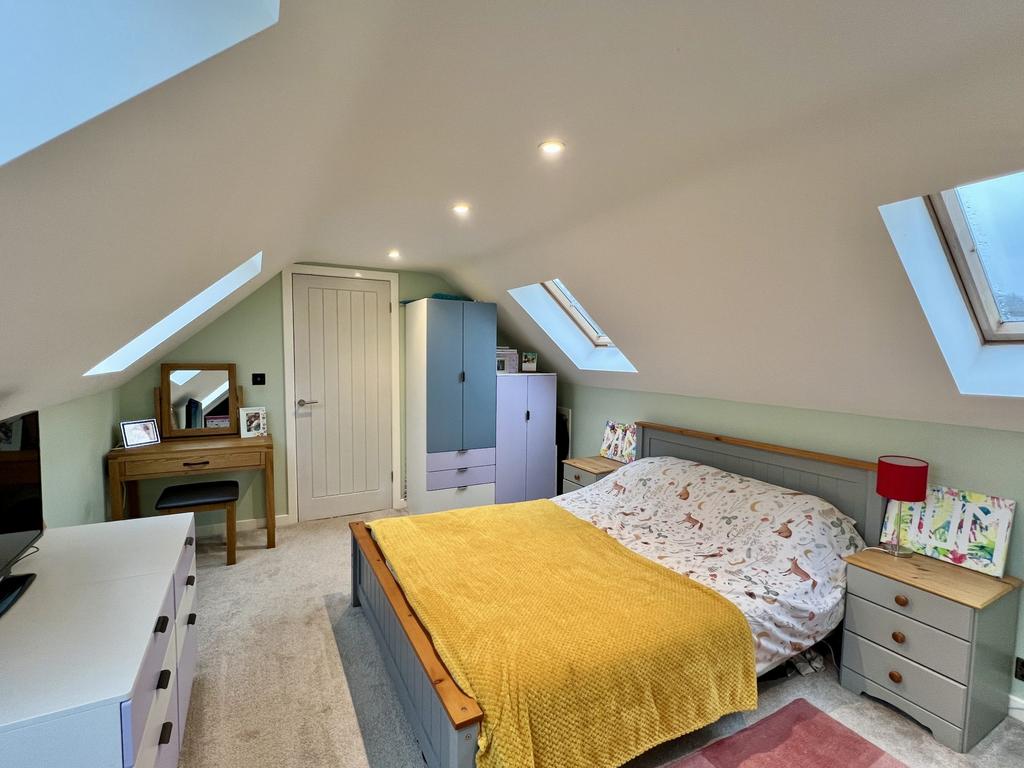 9 Queenshill Park, Ringford - Williamson and Henry
