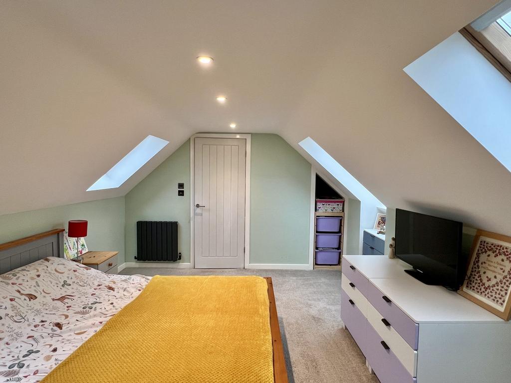 9 Queenshill Park, Ringford - Williamson and Henry