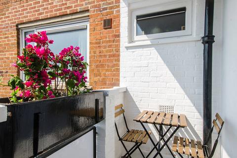 1 bedroom flat to rent, Eccles Place, Southwark, London, SE1