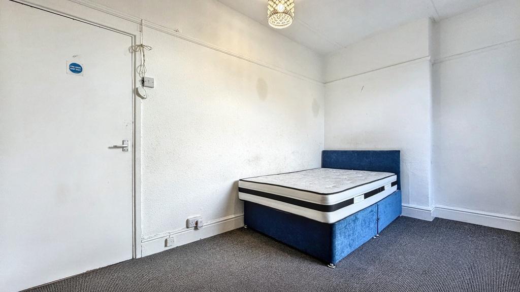 Bright, simply styled double bedroom with a cle...