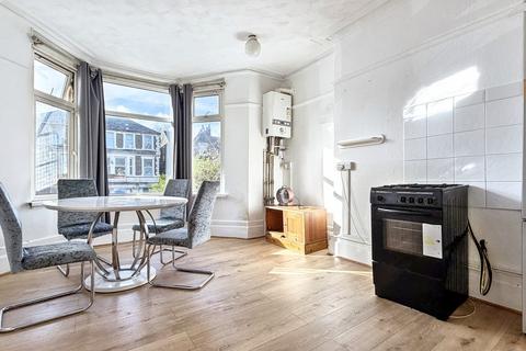 2 bedroom flat to rent, Richmond Road, Cardiff CF24