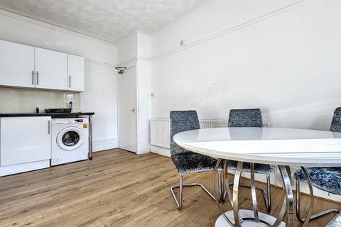 2 bedroom flat to rent, Richmond Road, Cardiff CF24