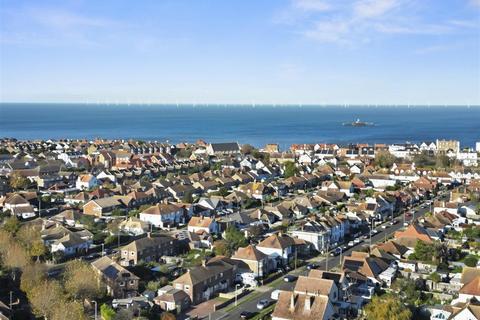 4 bedroom detached house for sale, Fleetwood Avenue, Herne Bay