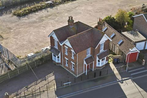 4 bedroom detached house for sale, Fleetwood Avenue, Herne Bay