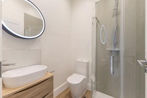 3 bedroom flat to rent, Fulham Road, London