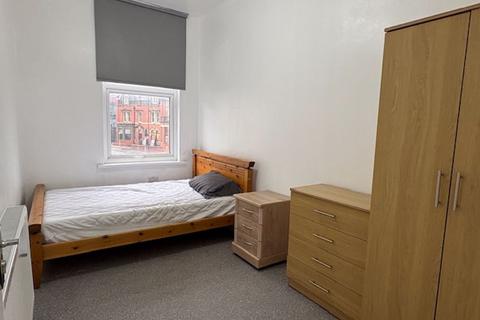 2 bedroom flat to rent, Raglan Road, Leeds