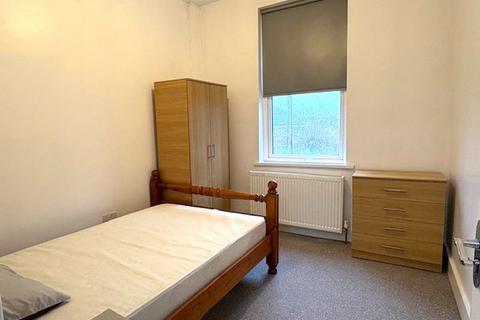 2 bedroom flat to rent, Raglan Road, Leeds