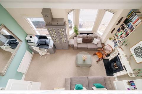 4 bedroom maisonette for sale, Valetta Road W3