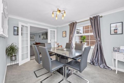 4 bedroom detached house for sale, Kingfisher Road, Bury St. Edmunds