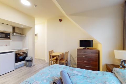 Studio to rent, Chatsworth Road, London NW2