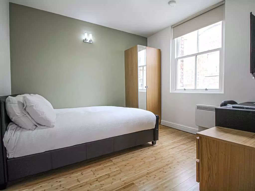 apt-005　APT-013 Apt 13, George House, Piccadilly Studio - £1,051 pcm (£243 pw)