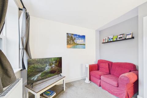 3 bedroom semi-detached house to rent, Central Avenue, Brampton