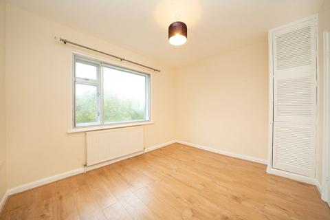 undefined, Wellington Avenue, Hounslow TW3