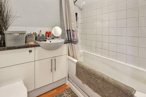 1 bedroom apartment for sale, New Street, Newport PO30